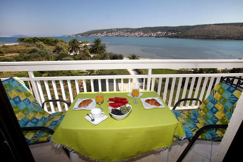 Studio Apartments M&N Trogir