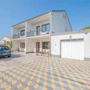 https://apartman-rooms-pejo.primorje-gorskikotar.com